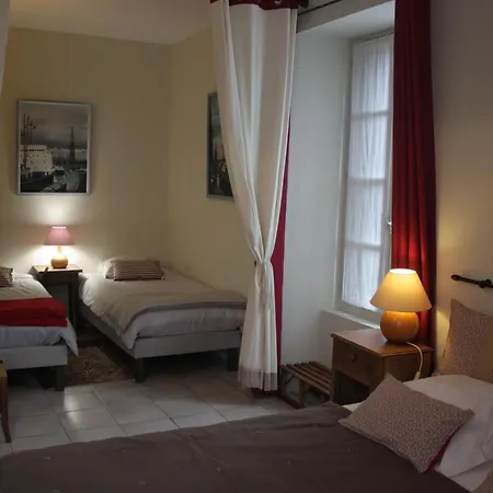 לינה וארוחת בוקר La Maison De L'ousse 3*