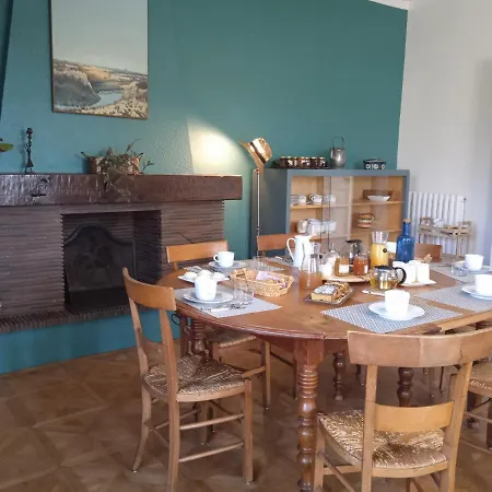 La Maison De L'ousse לינה וארוחת בוקר