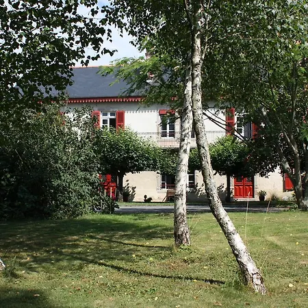 La Maison De L'ousse לינה וארוחת בוקר