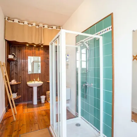 La Maison De L'ousse לינה וארוחת בוקר 3*