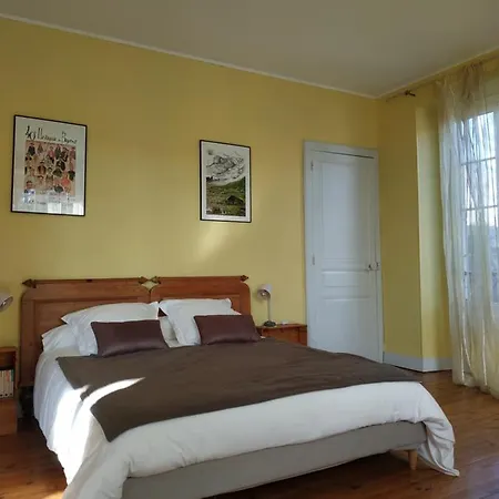 La Maison De L'ousse לינה וארוחת בוקר