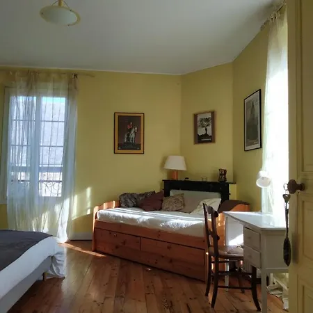 La Maison De L'ousse לינה וארוחת בוקר